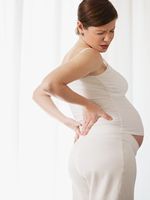 腰痛に悩む妊婦